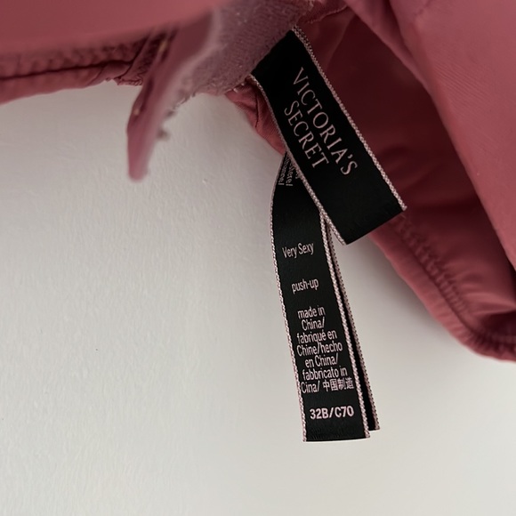 Victoria Secret Bra - Picture 2 of 3